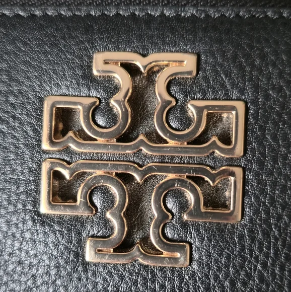 Tory Burch Women's 141004 Pebbled Leather Britten Zip Continental Wallet (Black) - Picture 3 of 11